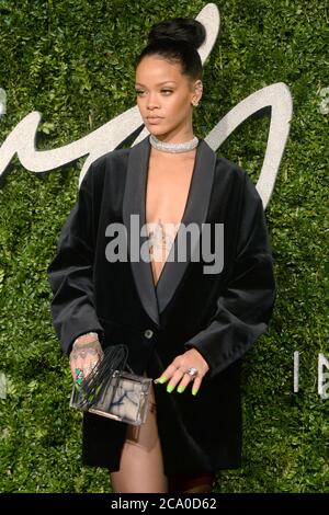 Rihanna participe aux British Fashion Awards au London Coliseum de Londres. 1er décembre 2014 © Paul Treadway Banque D'Images