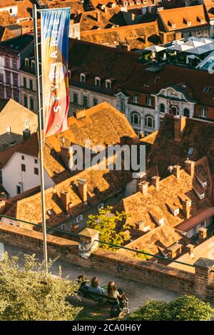 Vue panoramique depuis le sommet de la colline de schlossberg sur la ville Banque D'Images