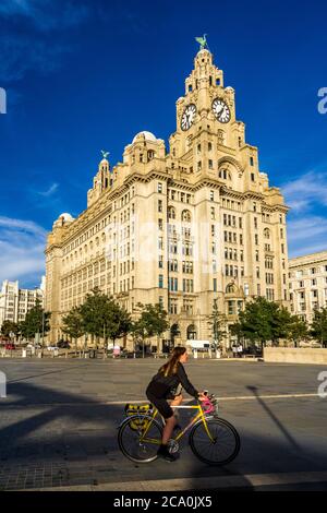 Royal Liver Building Liverpool. Construit entre 1908-1911 comme domicile du groupe Royal Liver assurance. L'un des bâtiments des trois Grâces de Liverpool. Banque D'Images