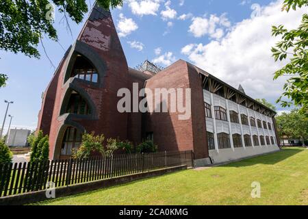 Arpad Vezer école de grammaire et dortoir à Sarospatak, Hongrie par Imre Makovecz. Banque D'Images