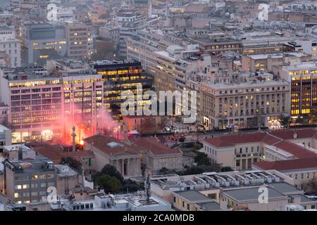 Athènes, Grèce - Décembre 11, 2019 : en Protes Panepistimio dans le centre d'Athènes comme vu de la colline du Lycabette. Banque D'Images