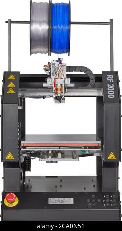 Imprimante 3D noire isolée sur fond blanc prête pour l'impression Banque D'Images