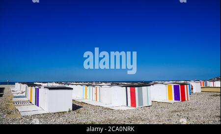 Huttes en bois colorées, plage du Havre, le Havre, Seine-Maritime, Normandie, France Banque D'Images