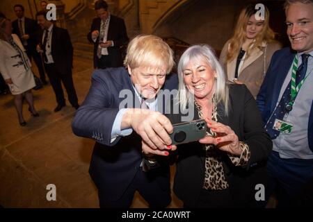 Le Premier ministre britannique Boris Johnson rencontre son nouveau député dans le Westminster Hall, dans les chambres du Parlement Banque D'Images