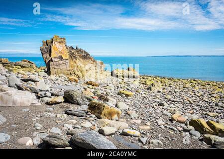 Rocky Shore à North Devon, Clovelly, Blue Sea & Sky Banque D'Images