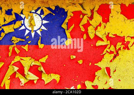 Le drapeau national de Taïwan est peint sur un vieux mur en métal avec de la peinture déchiquetée. Symbole du pays. Banque D'Images