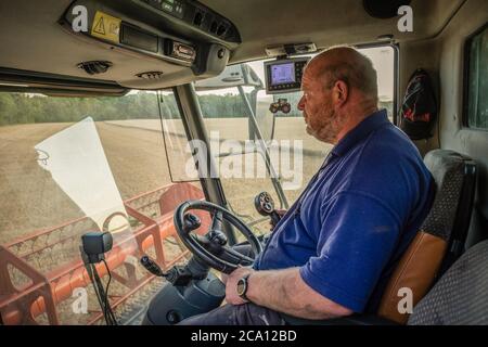 Conduite de la moissonneuse-batteuse Banque D'Images