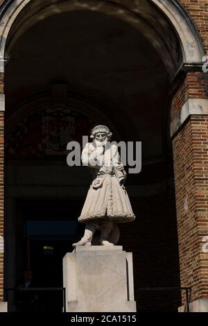 Statue de John Cabot, explorateur italien et navigateur qui naviguait de Bristol pour trouver l'Amérique. Hôtel de ville de Bristol, College Green, Bristol, Angleterre. Juil Banque D'Images