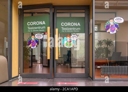Centre de test du coronavirus / covid 19 à l'hôpital Helios de Berlin Buch, Allemagne, Europe Banque D'Images