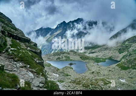 Zabie Stawy Mieguszowieckie, Zabie plesa - trois étangs de Tatra situés dans la vallée de Zabia Mieguszowiecka (bassin de Zabi plis), dans les Hautes Tatras de Slovaquie, Banque D'Images