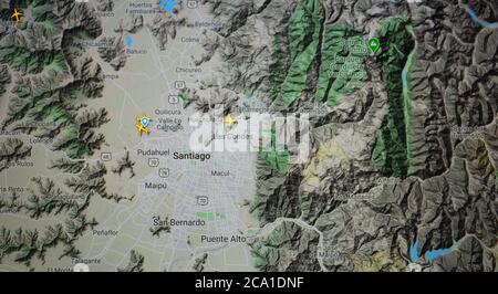 Trafic aérien au-dessus de Santiago do Chile aera (03 août 2020, UTC 20.14) sur Internet avec le site Flightracar 24, pendant la période de pandémie du coronavirus Banque D'Images