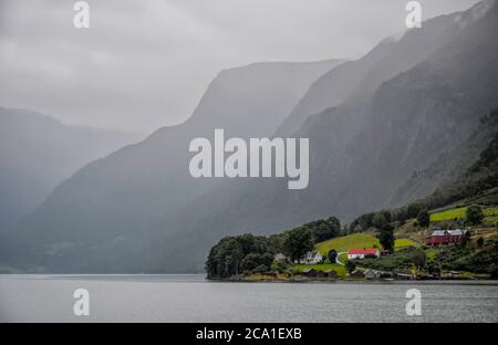 Une ferme sur le Sognefjord, Norvège Banque D'Images