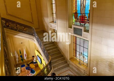 Ancien escalier en marbre à l'édifice du Centre culturel de la Banque du Brésil, place de la liberté, à Belo Horizonte, au Brésil Banque D'Images