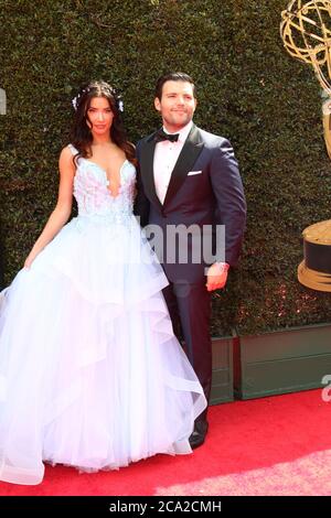 LOS ANGELES - APR 29: Jacqueline MacInnes Wood, Elan Ruspoli au 45e Daytime Emmy Awards à l'Auditorium civique de Pasadena le 29 avril 2018 à Pasadena, CA Banque D'Images