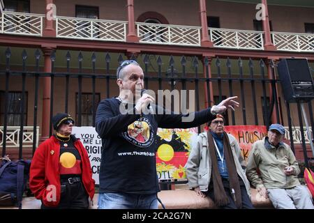 Ken Canning parle au rassemblement de construction de logements autochtones à Sydney Banque D'Images