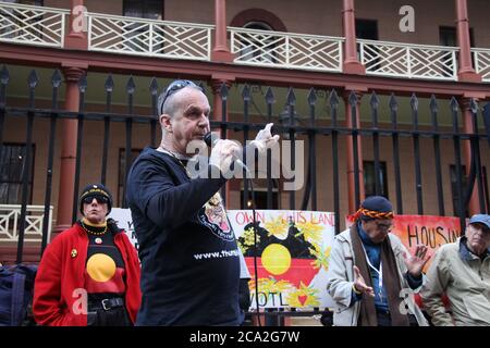 Ken Canning parle au rassemblement de construction de logements autochtones à Sydney Banque D'Images