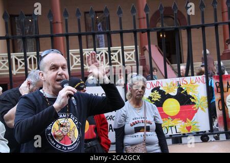 Ken Canning parle au rassemblement de construction de logements autochtones à Sydney Banque D'Images