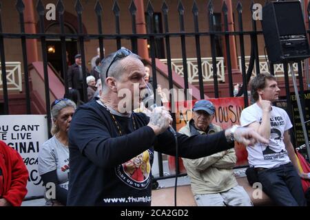 Ken Canning parle au rassemblement de construction de logements autochtones à Sydney Banque D'Images