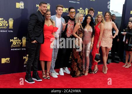 LOS ANGELES - 16 JUIN : JAX Taylor, Brittany Cartwright, James Kennedy, Ariana Madix, Tom Sandoval, Scheana Shay, Stassi Schroeder, Kristen Doute, Tom Schwartz aux MTV Movie and TV Awards 2018 au Barker Hanger le 16 juin 2018 à Santa Monica, CA Banque D'Images