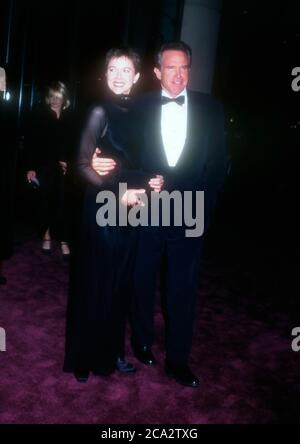 Beverly Hills, Californie, États-Unis 29 février 1996 l'actrice Annette Bening et l'acteur Warren Beatty assistent à la 24e annuelle American film Institute Lifetime Achievement Awards Honoring Clint Eastwood le 29 février 1996 à l'hôtel Beverly Hilton à Beverly Hills, Californie, États-Unis. Photo par Barry King/Alay stock photo Banque D'Images