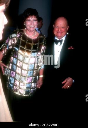 Beverly Hills, Californie, États-Unis 29 février 1996 le comédien Don Rickles et sa femme Barbara Rickles assistent à la 24e cérémonie annuelle de remise des prix de l'American film Institute Lifetime Achievement Awards Honoring Clint Eastwood le 29 février 1996 à l'hôtel Beverly Hilton à Beverly Hills, Californie, États-Unis. Photo par Barry King/Alay stock photo Banque D'Images