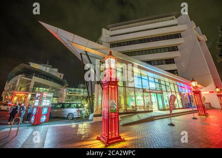 AUCKLAND, NOUVELLE-ZÉLANDE - 26 AOÛT 2018 : rues de la ville pendant une belle nuit. Banque D'Images