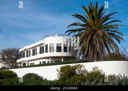 Maison de plusieurs millions de dollars située face à l'estran de la baie de Port Phillip dans la prestigieuse banlieue de Brighton, Melbourne, Australie Banque D'Images