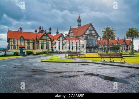 Le musée Rotorua te Whare Taonga ou te Arawa est un musée et une galerie d'art locaux dans les jardins du gouvernement. Banque D'Images