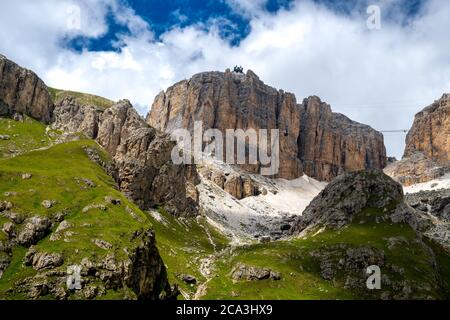 Téléphérique haut au sommet de la montagne de Piz BoE à Alpe. Paysage d'été dans les Dolomites italiens. Tyrol du Sud. Italie. Europe Banque D'Images