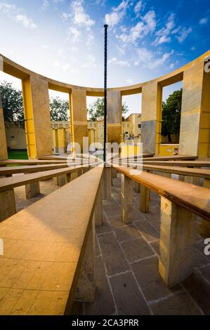 Un ancien observatoire astronomique, Jantar Mantar, Jaipur, Rajasthan, Inde, Asie, Asie, Asie du Sud Banque D'Images