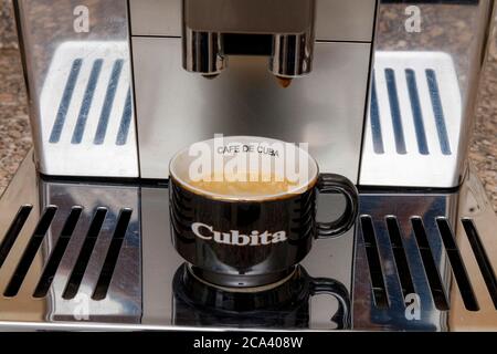 Machine à café expresso à moulin intégré DeLonghi Prima Donna Elite Banque D'Images