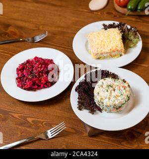 Salade de betteraves savoureuses, mimosa stolichny Banque D'Images