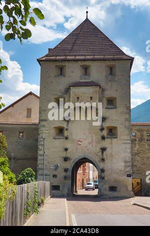 Italien. 29 juillet 2020. Suedtirol, Italie juillet 2020: Impressions de Suedtirol juillet 2020 Glurns, Vinschgau, Suedtirol, Marktplatz, la plus petite ville des Alpes, Stadttor | usage dans le monde crédit: dpa/Alay Live News Banque D'Images