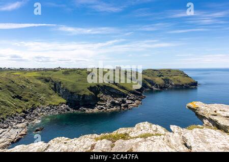 Le magnifique sentier côtier vers l'ouest en direction de Tintagel Banque D'Images