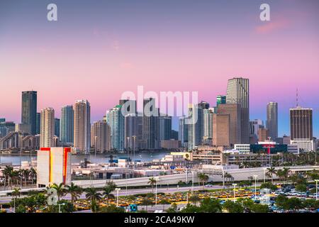 Miami, Floride, horizon des États-Unis à l'aube. Banque D'Images