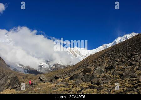 Vallée du massif de l'Annapurna près du camp de base de Machapuchase, dans l'Himalaya népalais Banque D'Images