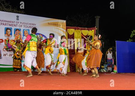 Danse folklorique indienne lors d'un festival ethnique à Jérusalem, Israël Banque D'Images
