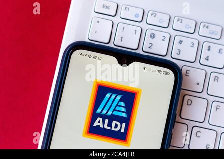 Brésil. 4 juillet 2020. Dans cette illustration, un logo ALDI apparaît sur un smartphone. Credit: Rafael Henrique/SOPA Images/ZUMA Wire/Alamy Live News Banque D'Images