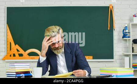 Étudiez dur. Bénéficiez d'une formation gratuite. L'éducation moderne pour les adolescents. L'éducation scolaire pour tous. Services d'inscription. La publicité des écoles privées stimule les inscriptions. Professeur de matières traditionnelles et modernes. Banque D'Images