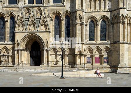 York Minster, porte dans le transept sud, North Yorkshire, Angleterre Royaume-Uni