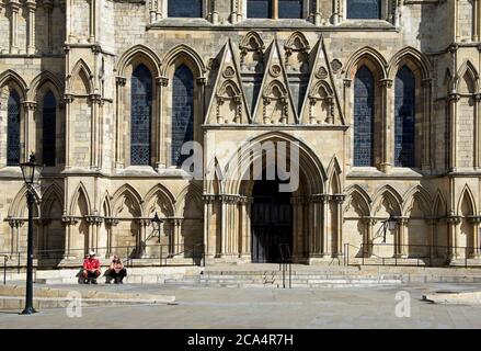 York Minster, porte dans le transept sud, North Yorkshire, Angleterre Royaume-Uni