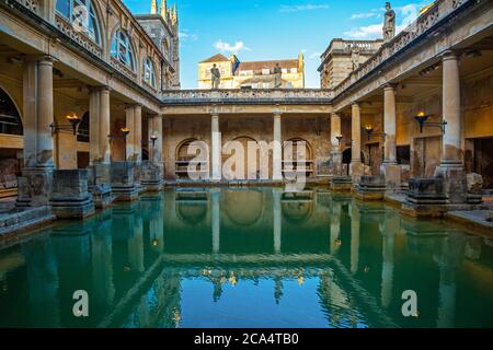 La grande piscine aux ruines du bain romain, Bath, Somerset, Angleterre, Royaume-Uni Banque D'Images