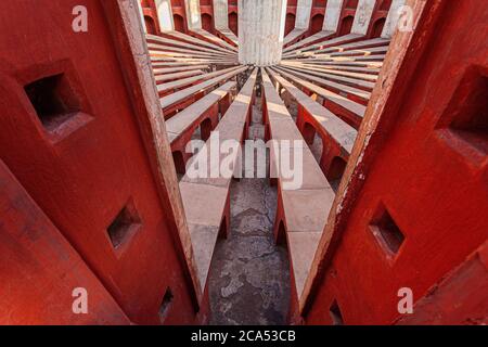 Jantar Mantar - instruments d'astronomie architecturale à New Delhi construits par Maharaja Jai Singh II de Jaipur, Inde Banque D'Images