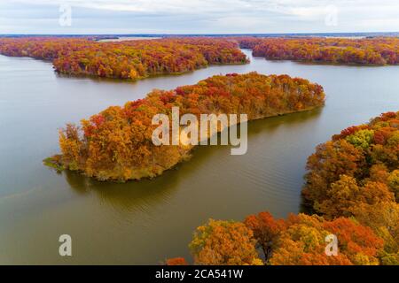 Vue aérienne des îles sur le lac, Stephen A. Forbes State Park, Marion Co., Illinois, États-Unis Banque D'Images