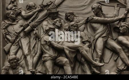 Gros plan de la bataille du Bas-relief de l'amiral Horatio Nelson à Trafalgar, vue au pied de la colonne de Nelsons sur Trafalgar Square Londres. Banque D'Images