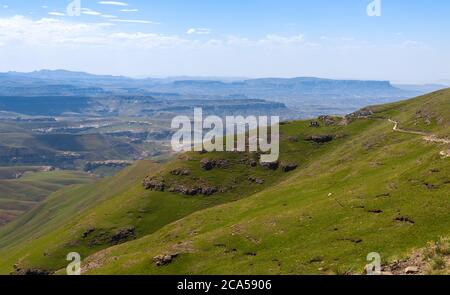 Panorama sur la randonnée Sentinel Peak, parc national Royal Natal, KwaZulu-Natal, Afrique du Sud Banque D'Images