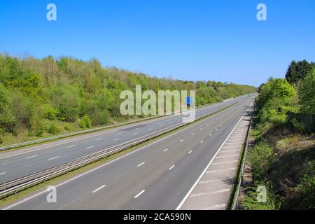 L'autoroute M4 de Cardiff au Royaume-Uni est désertée pendant le épidémie de coroanvirus Banque D'Images