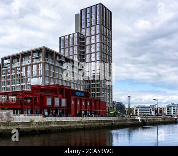 Le complexe Capital Dock, situé à la jonction de Sir John Rogerson's Quay et de Britain Quay dans le dockland de Dublin, en Irlande, est un complexe de 22 étages. Banque D'Images