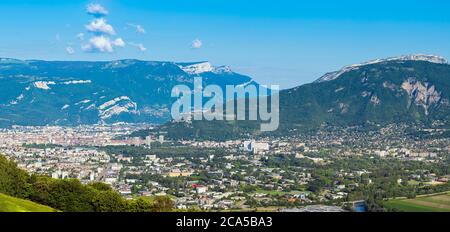 France, Isère, environs de Grenoble, vue panoramique depuis Venon, vue sur Grenoble et massif du Vercors Banque D'Images