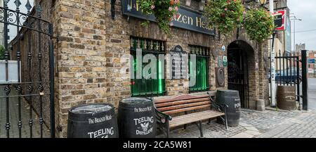 Vue extérieure de l'entrée du Brazen Head Pub, Dublin, Irlande Banque D'Images